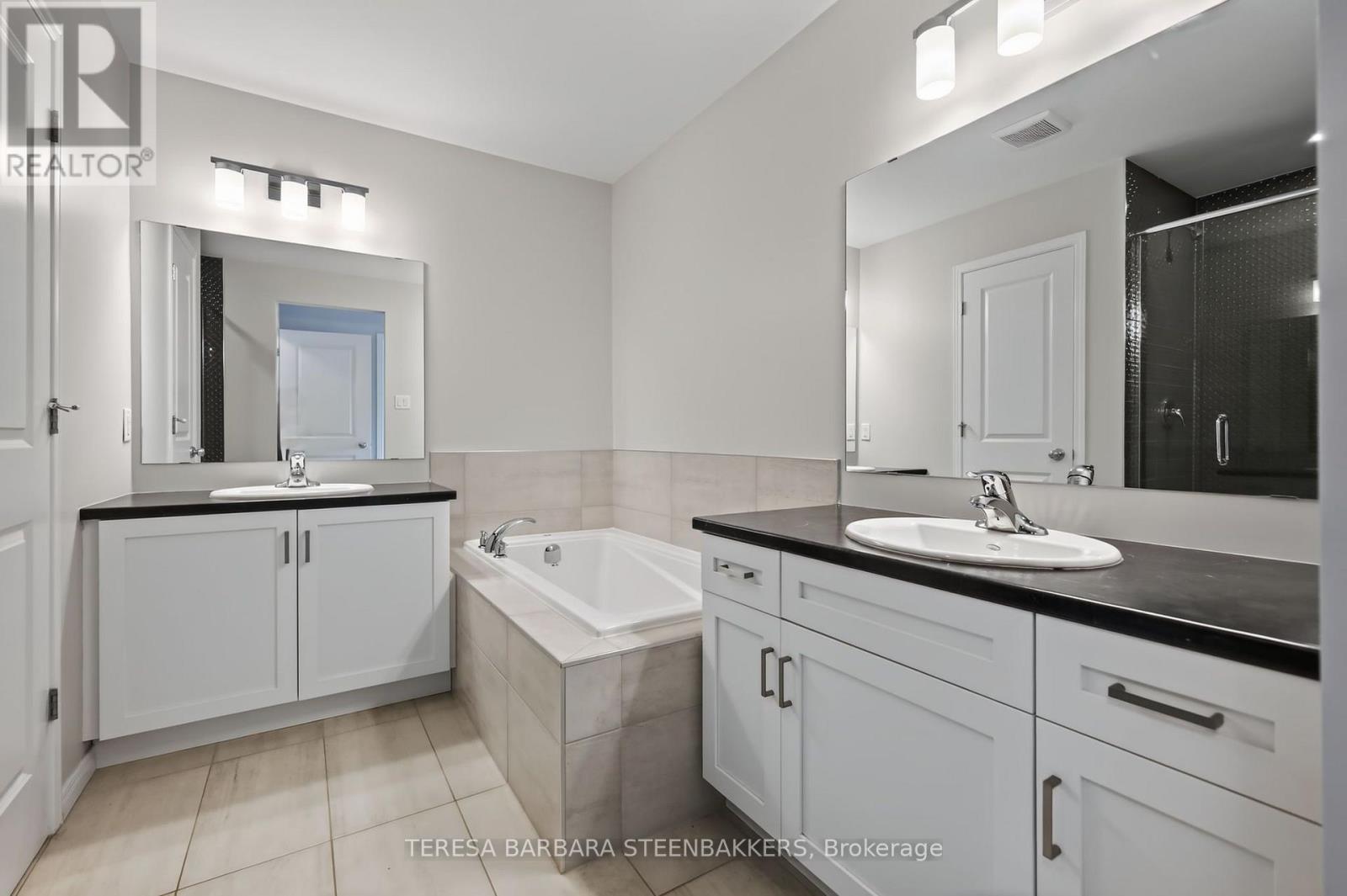 689 TALIESIN CRESCENT E - 17