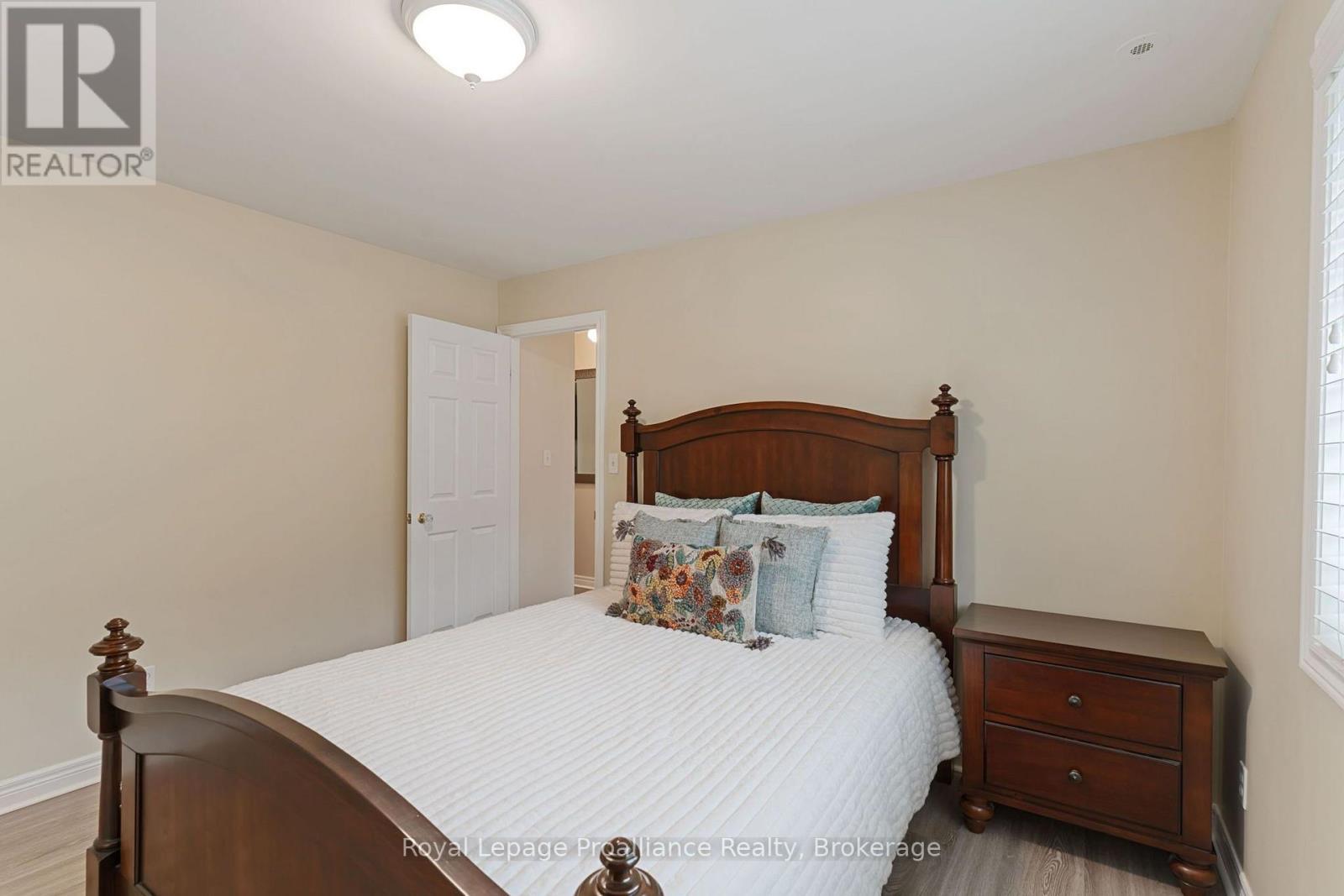 22 STEPHEN STREET - 31