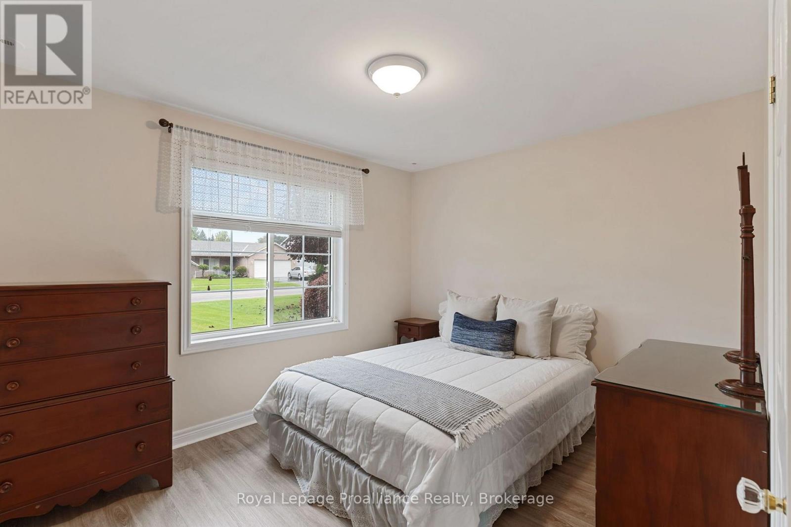 22 STEPHEN STREET - 33