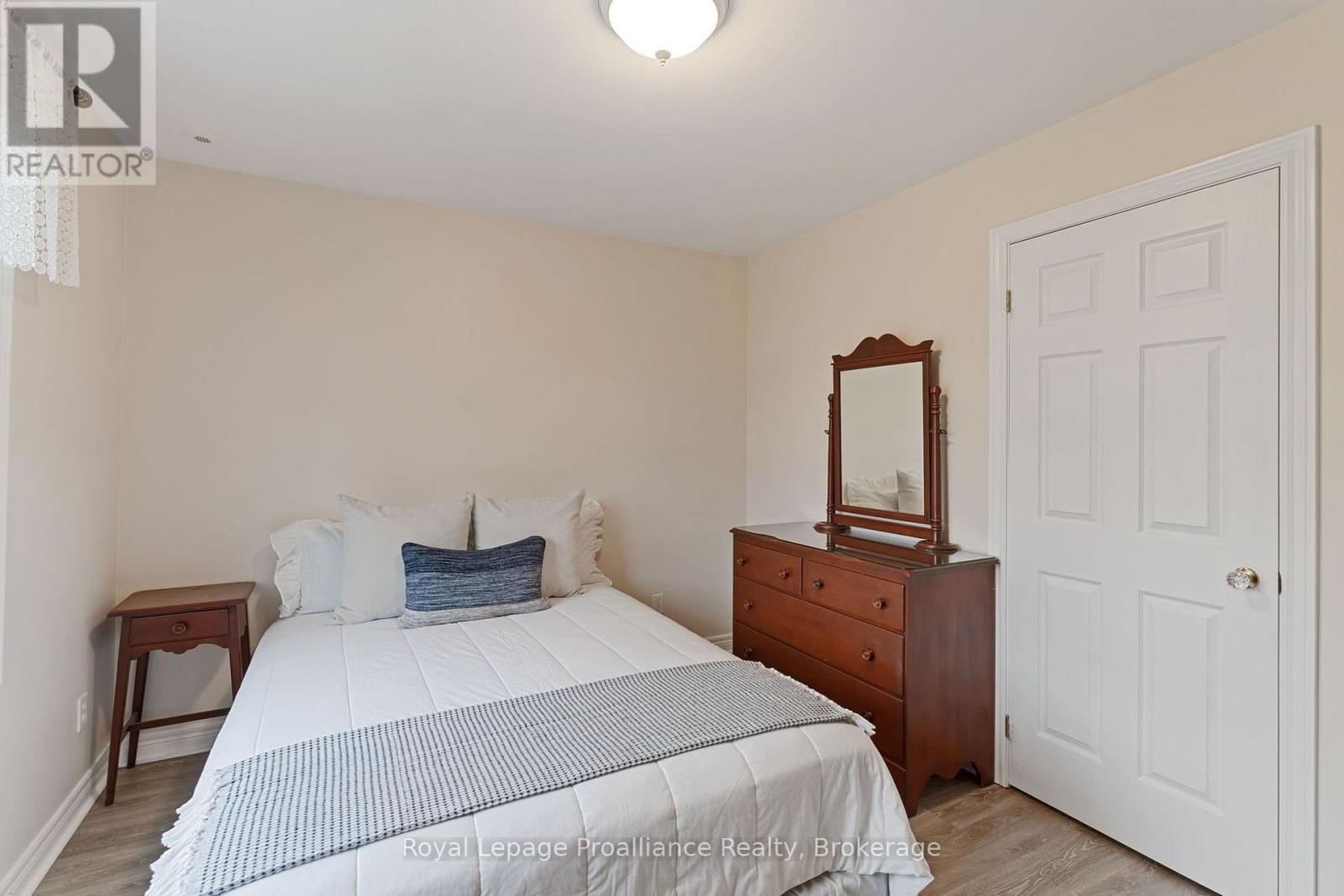22 STEPHEN STREET - 34