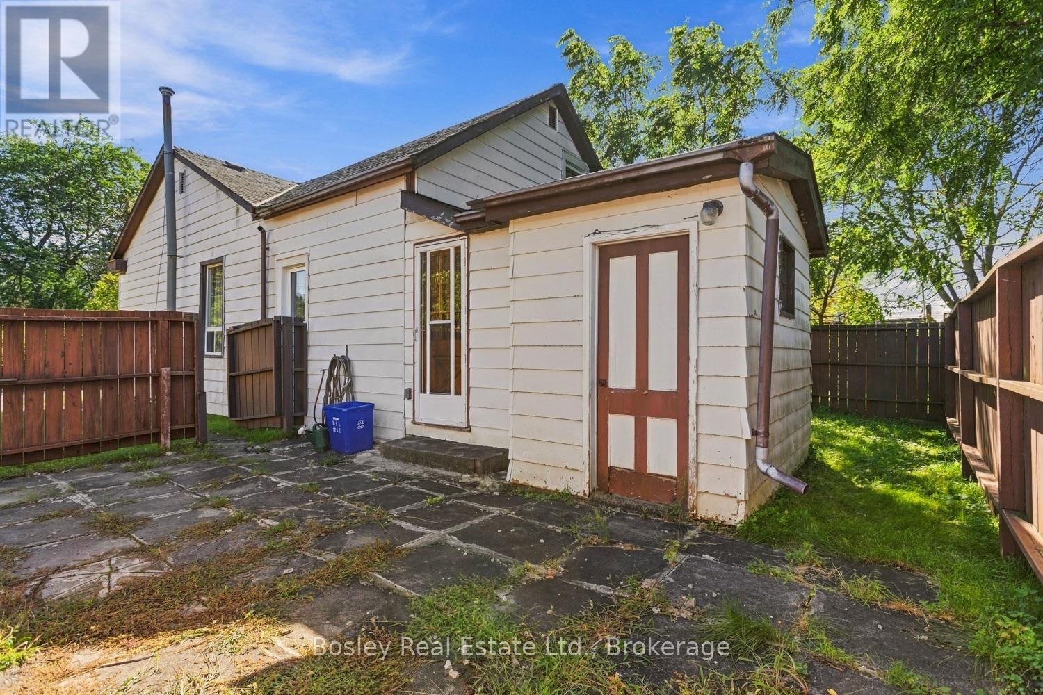 361 BOND STREET - 32