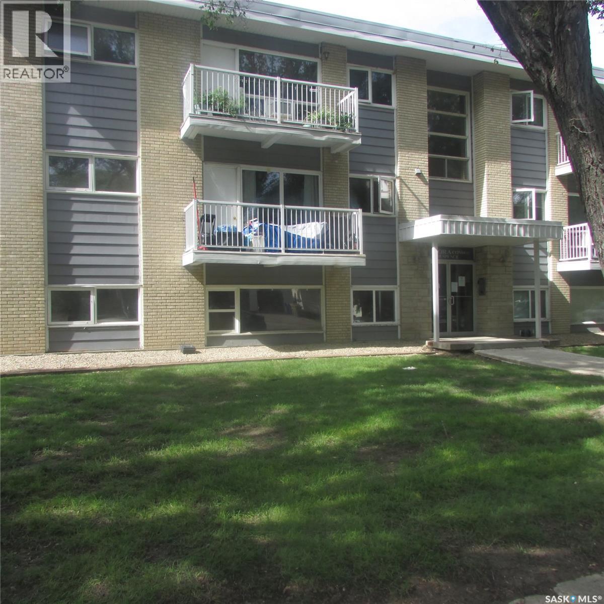 3 38 Spence STREET, Regina — photo 2