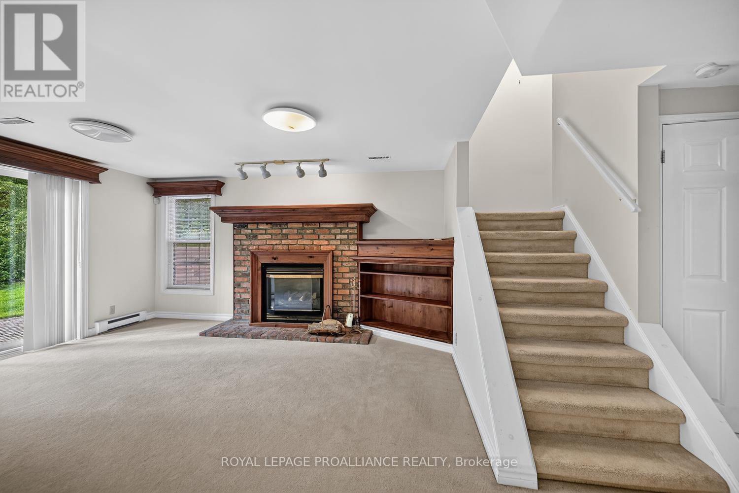 39 COUNTRY CLUB PLACE - Image 23