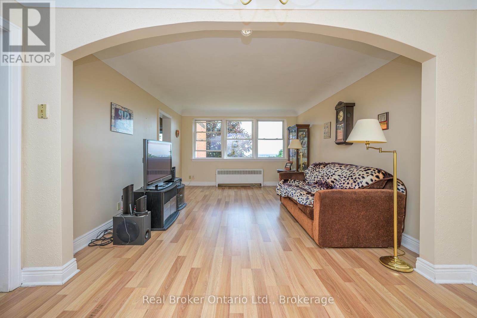 #205C 5 EAST 36TH STREET - 7