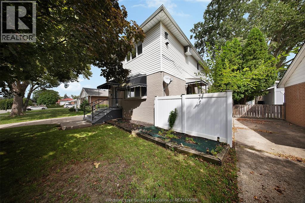 3138 HARTLEY DRIVE, Windsor — photo 2