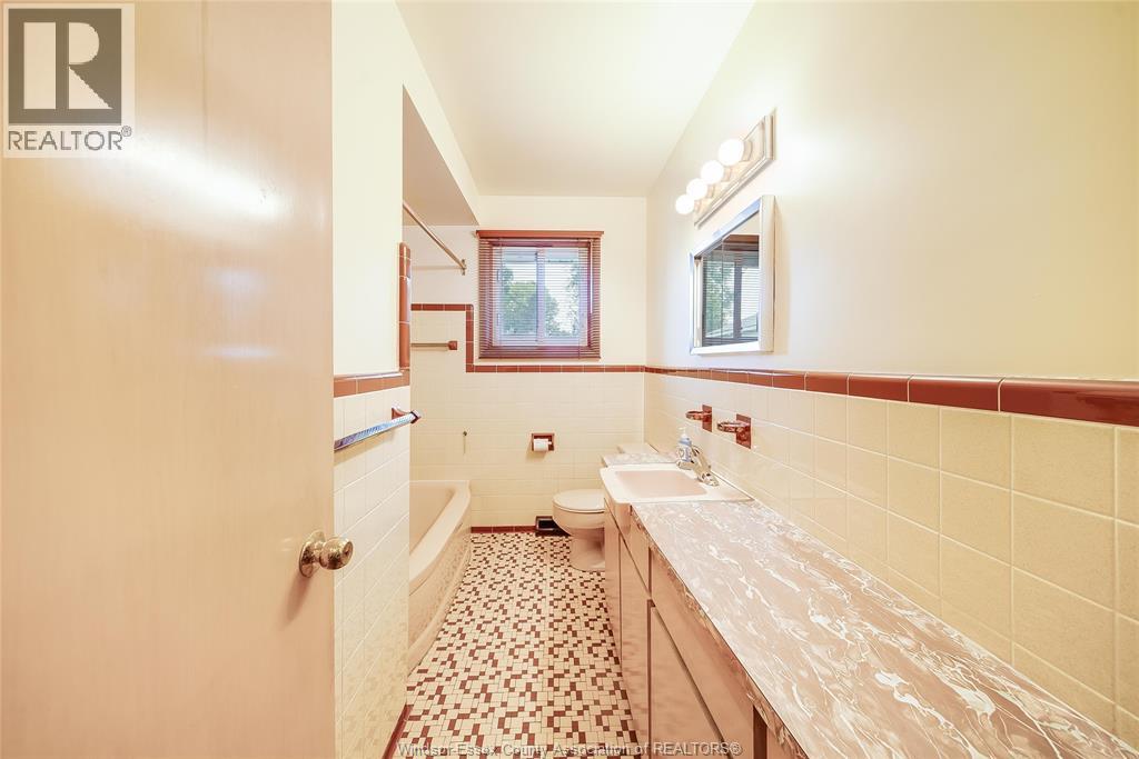 841 MORAND - Image 22