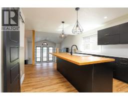 229 Mt Blakiston Road W, Lethbridge, AB T1K6M3 Photo 12