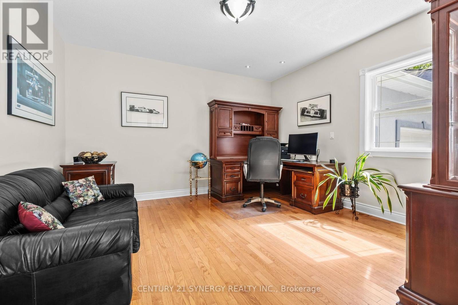 5 Bed, 4 Bath House for Sale in Ottawa – 5732 QUEENSCOURT CRESCENT, Ottawa – MLS# X13768742 - Image 11