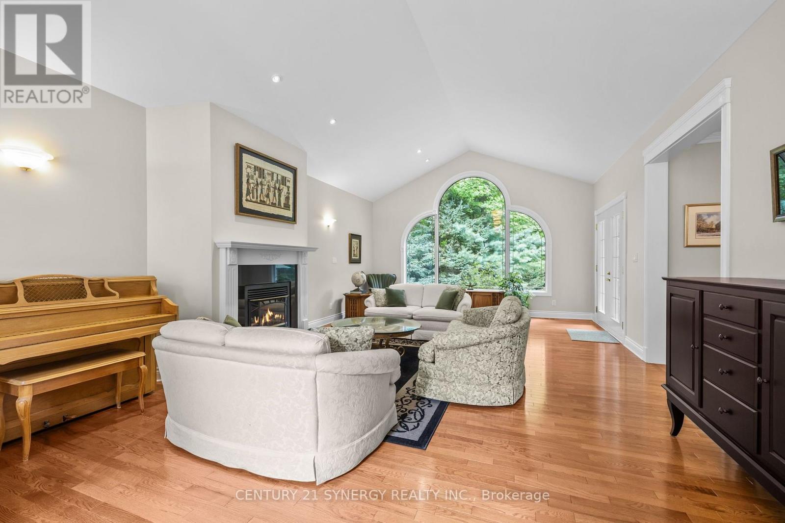 5 Bed, 4 Bath House for Sale in Ottawa – 5732 QUEENSCOURT CRESCENT, Ottawa – MLS# X13768742 - Image 12