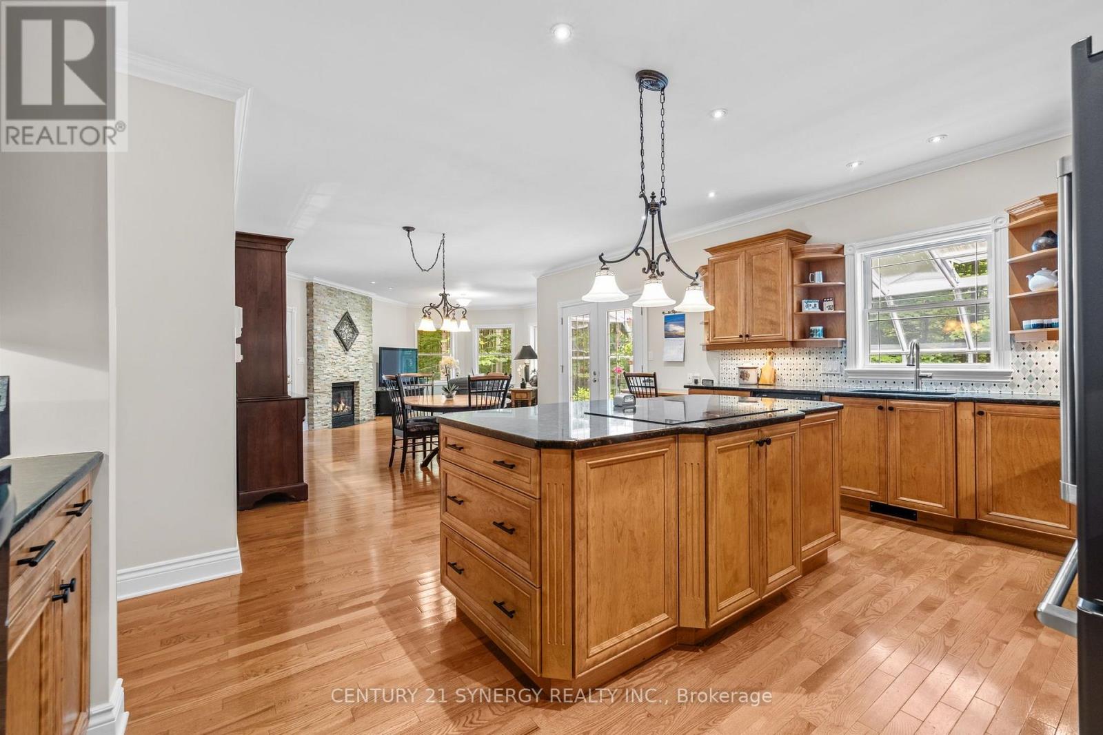 5 Bed, 4 Bath House for Sale in Ottawa – 5732 QUEENSCOURT CRESCENT, Ottawa – MLS# X13768742 - Image 17