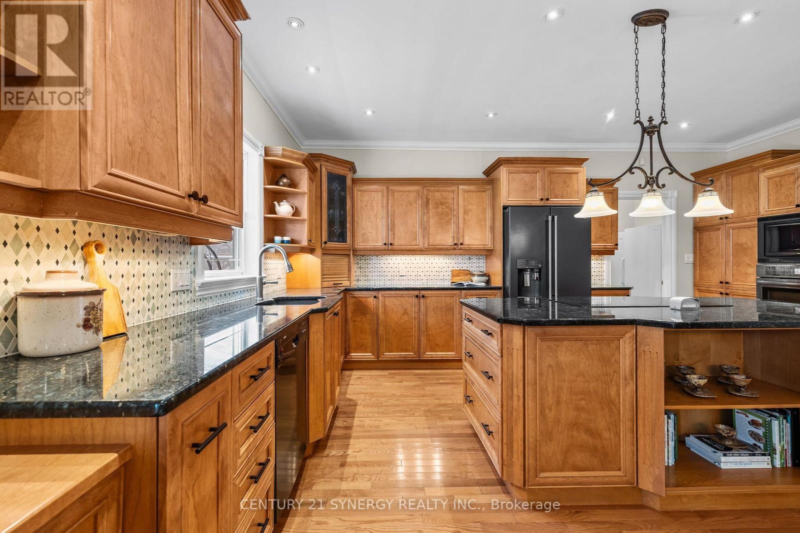 5 Bed, 4 Bath House for Sale in Ottawa – 5732 QUEENSCOURT CRESCENT, Ottawa – MLS# X13768742 - Image 18