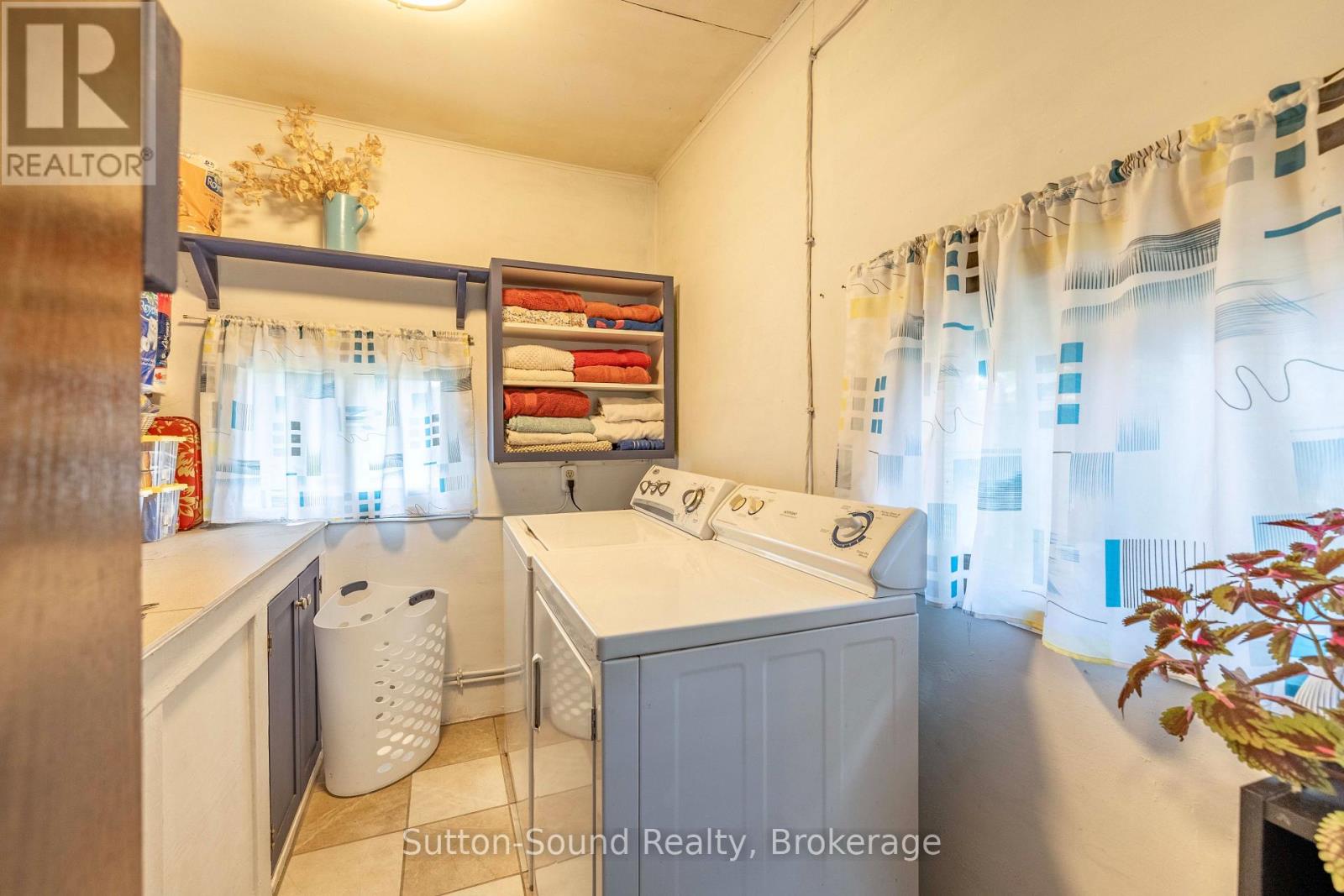 307 FOURTH STREET W - 21