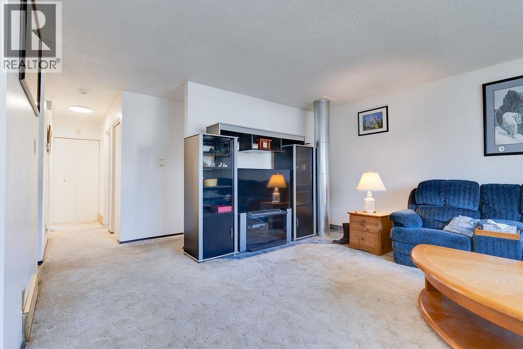 7823 QUEENS CRESCENT - 10