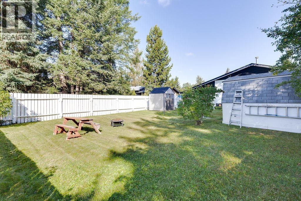 7823 QUEENS CRESCENT - 21