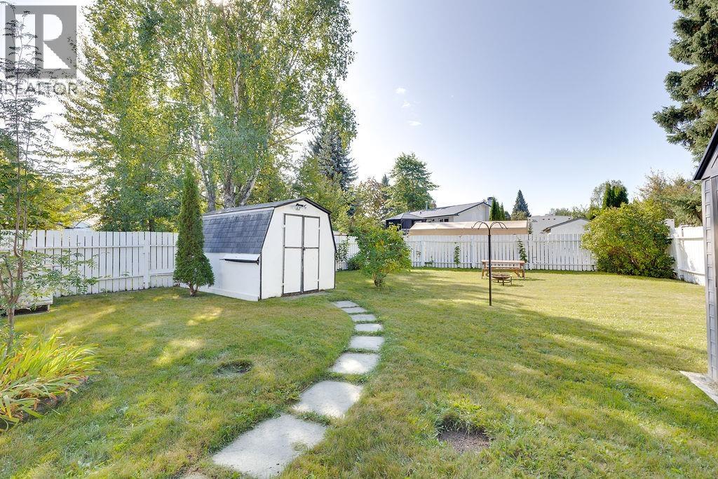 7823 QUEENS CRESCENT - 23