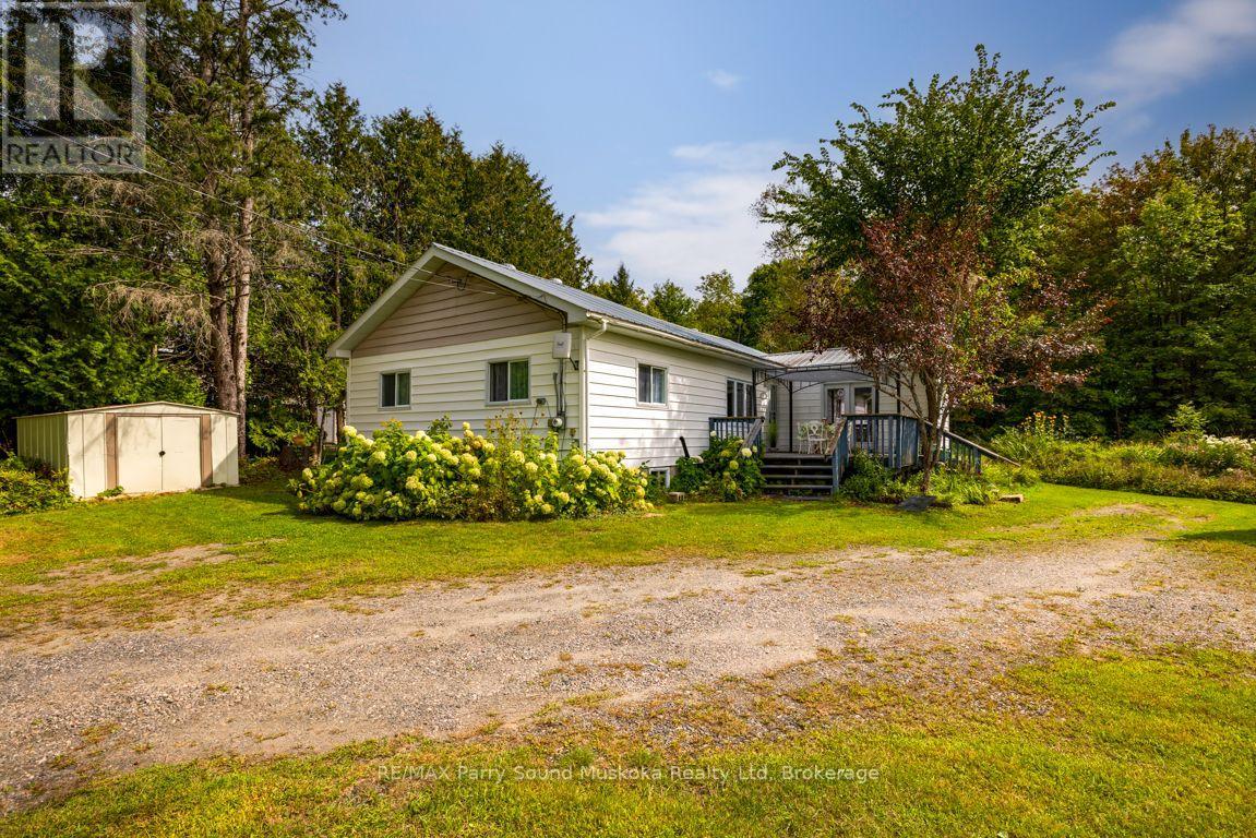 5 JAMES STREET, Seguin — photo 2
