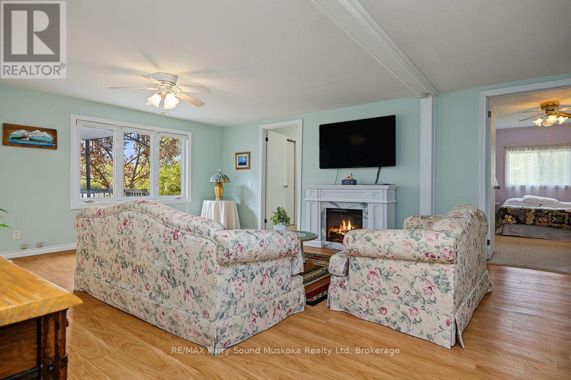 5 JAMES STREET, Seguin — photo 8