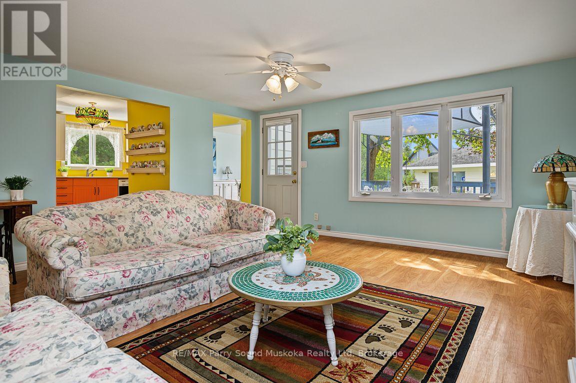 5 JAMES STREET, Seguin — photo 9