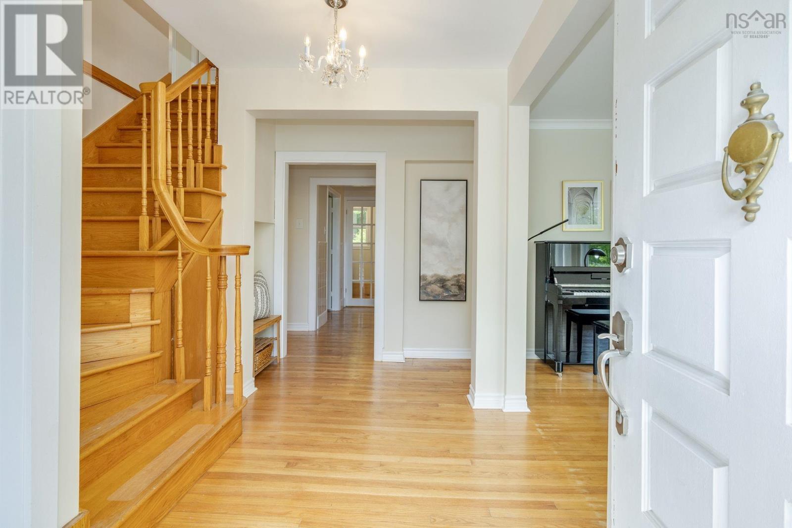985 Beaufort Avenue, Halifax — photo 2