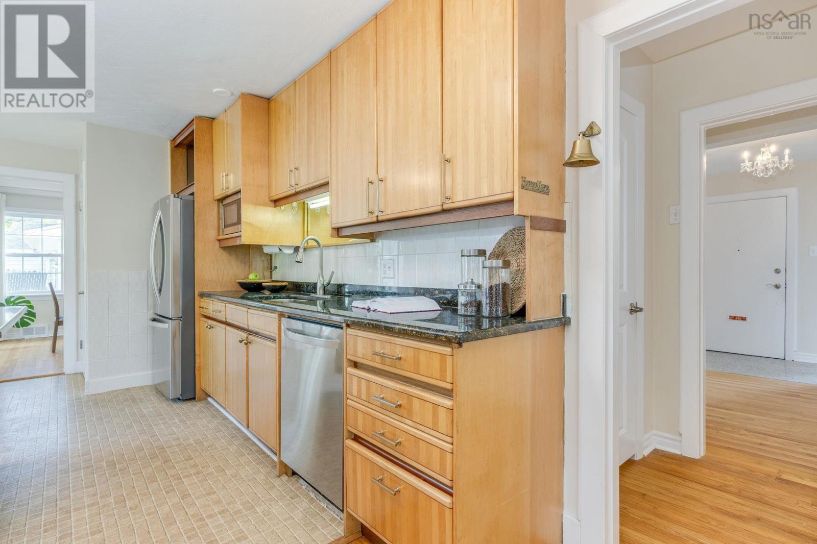 985 Beaufort Avenue, Halifax — photo 8
