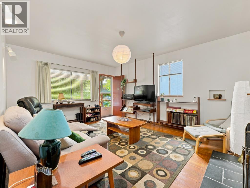 3017 E 17TH AVENUE, Vancouver — photo 3