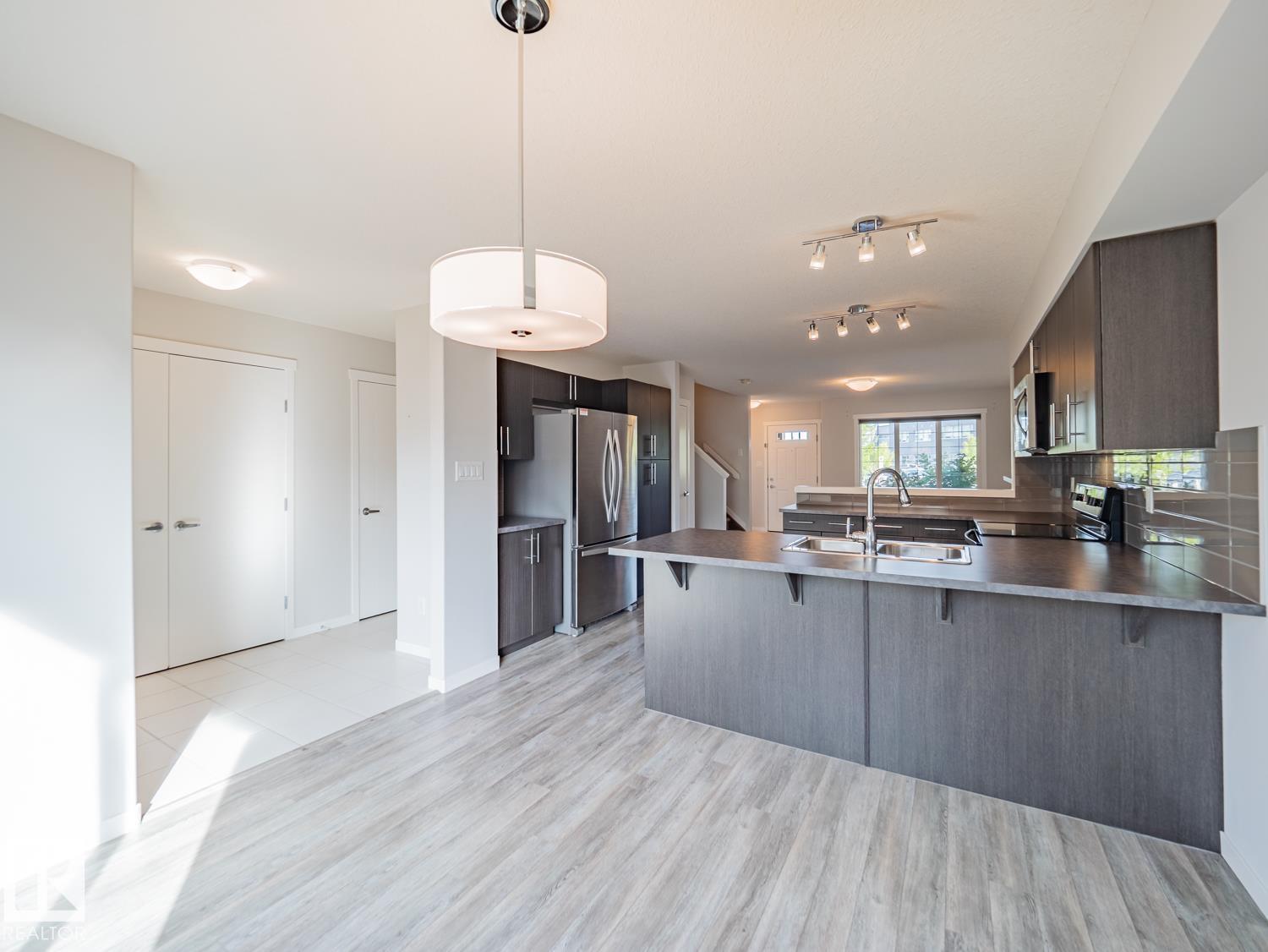 2211 16 AV NW - 18