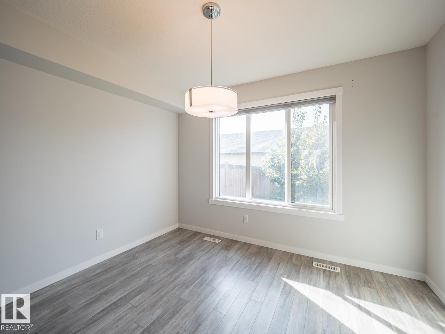 2211 16 AV NW - 17