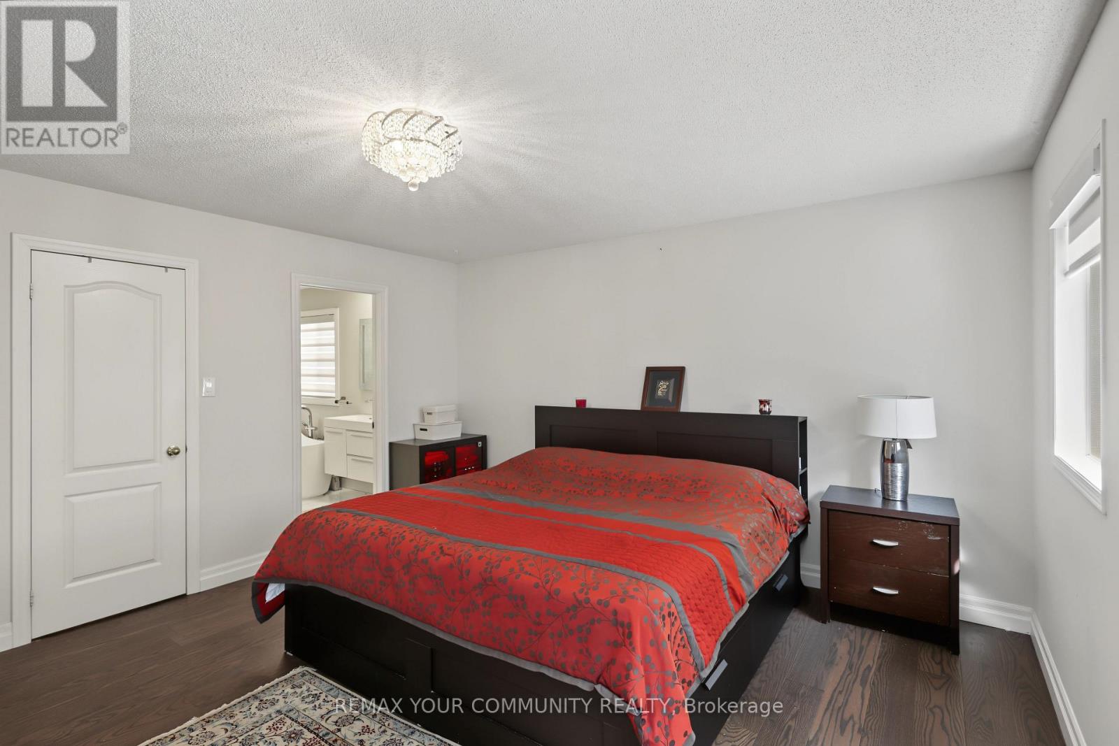 21 ENGLISH OAK DRIVE - 13