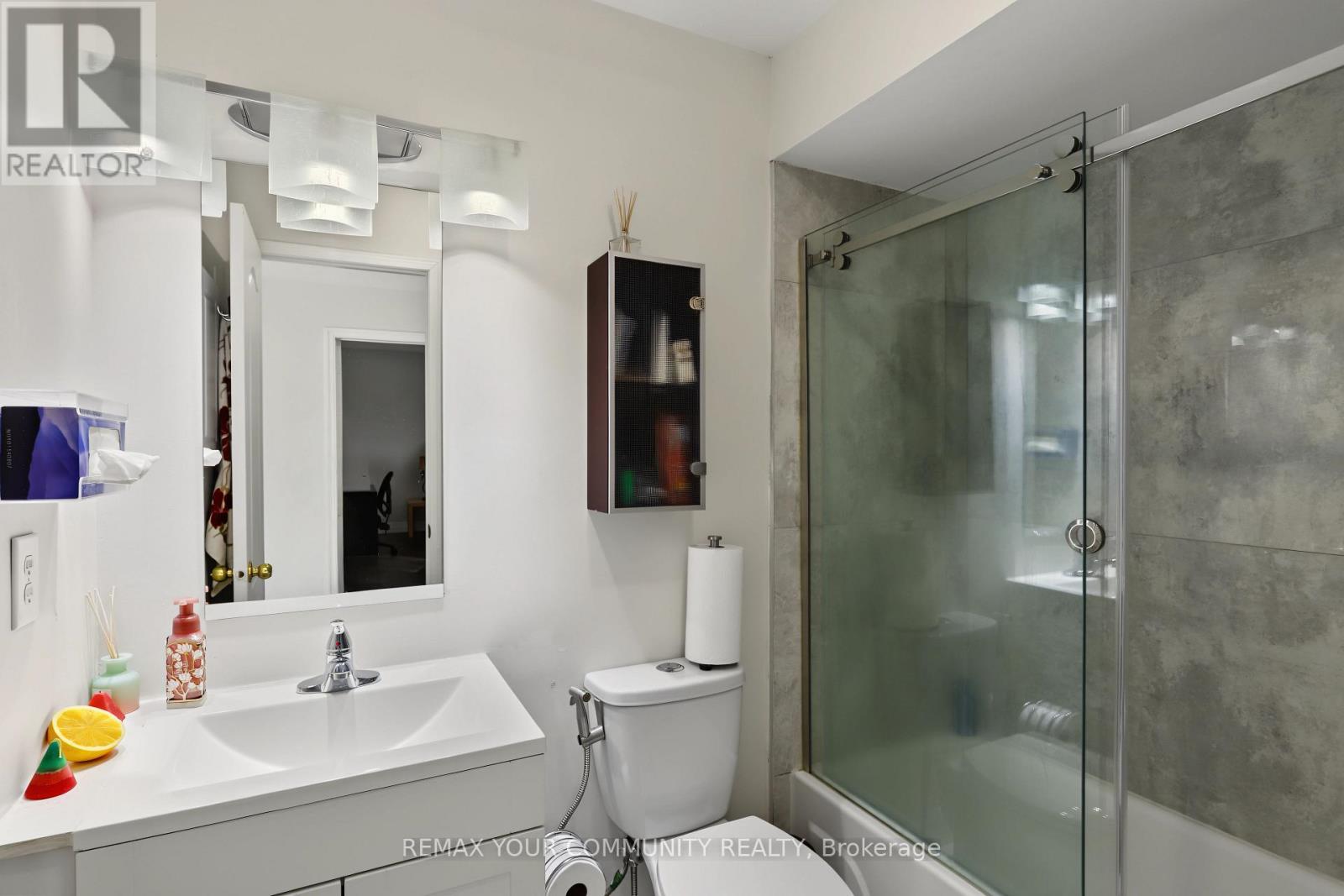 21 ENGLISH OAK DRIVE - 18
