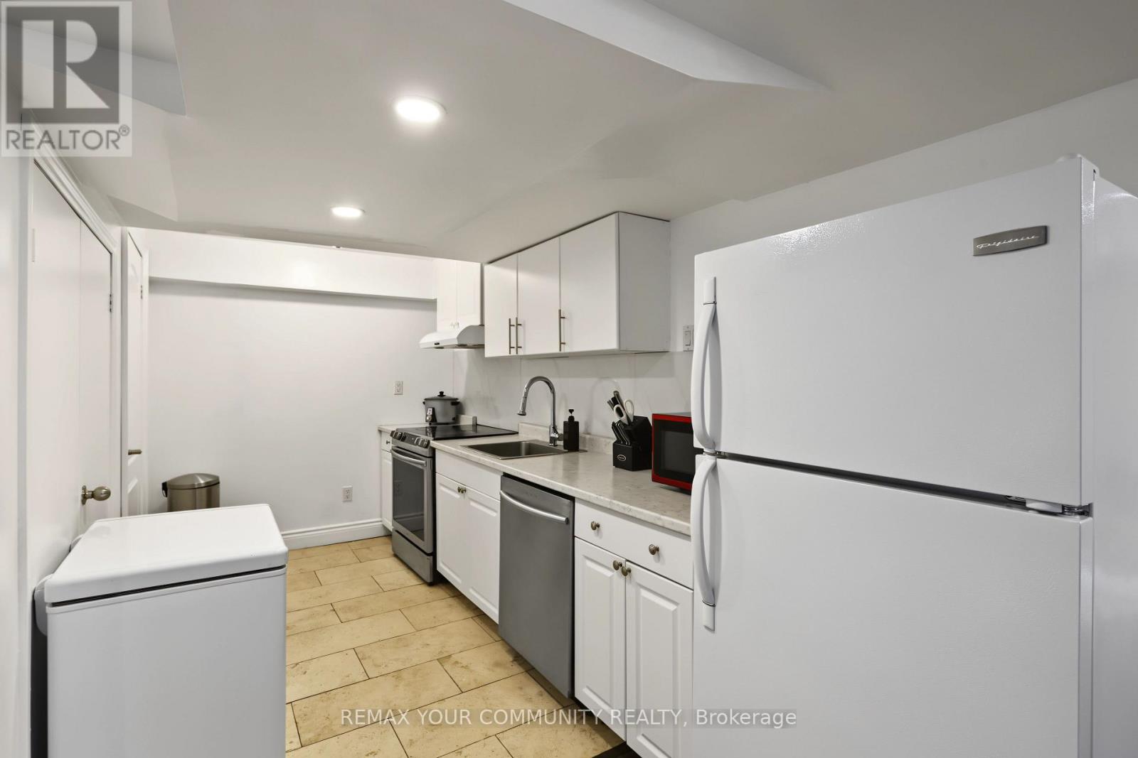 21 ENGLISH OAK DRIVE - 20