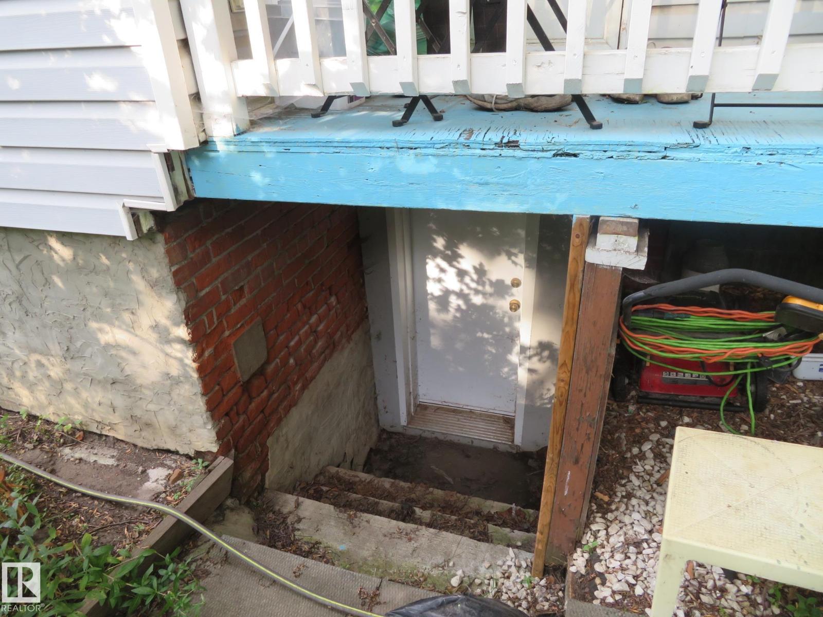 10816 92 ST NW - 14
