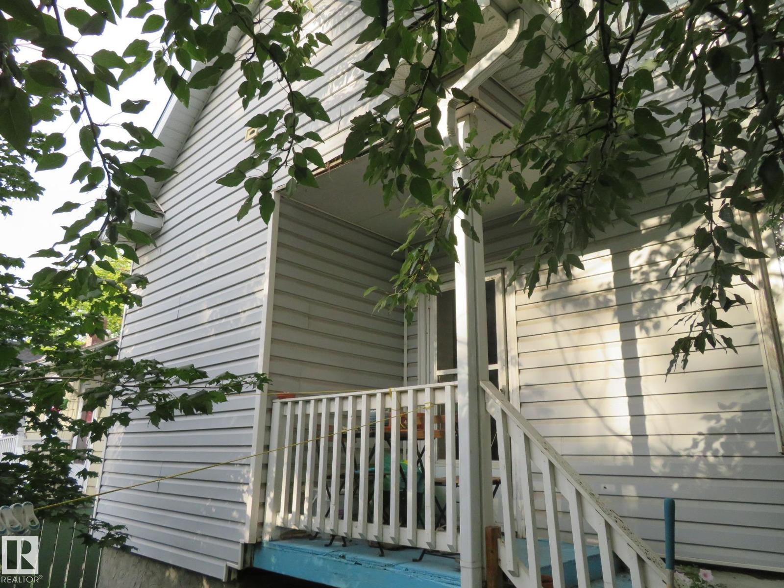 10816 92 ST NW - 15