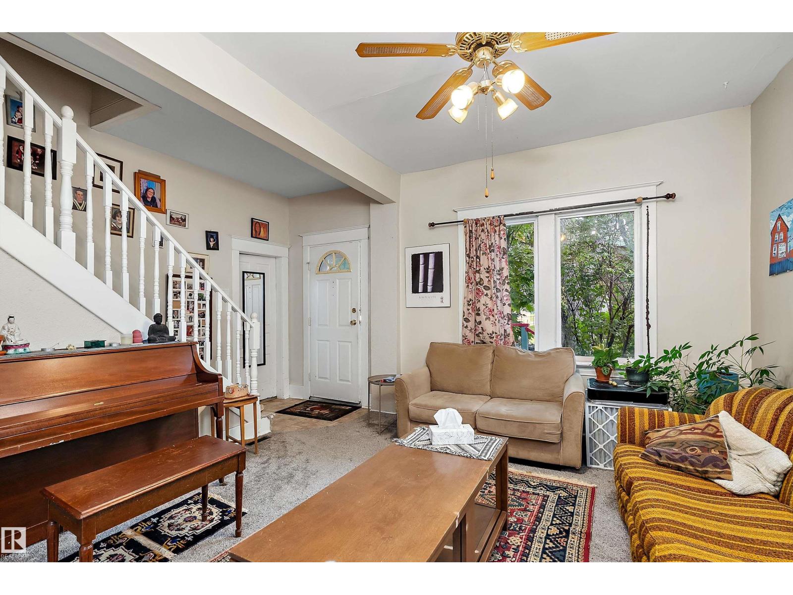 10816 92 ST NW - 4