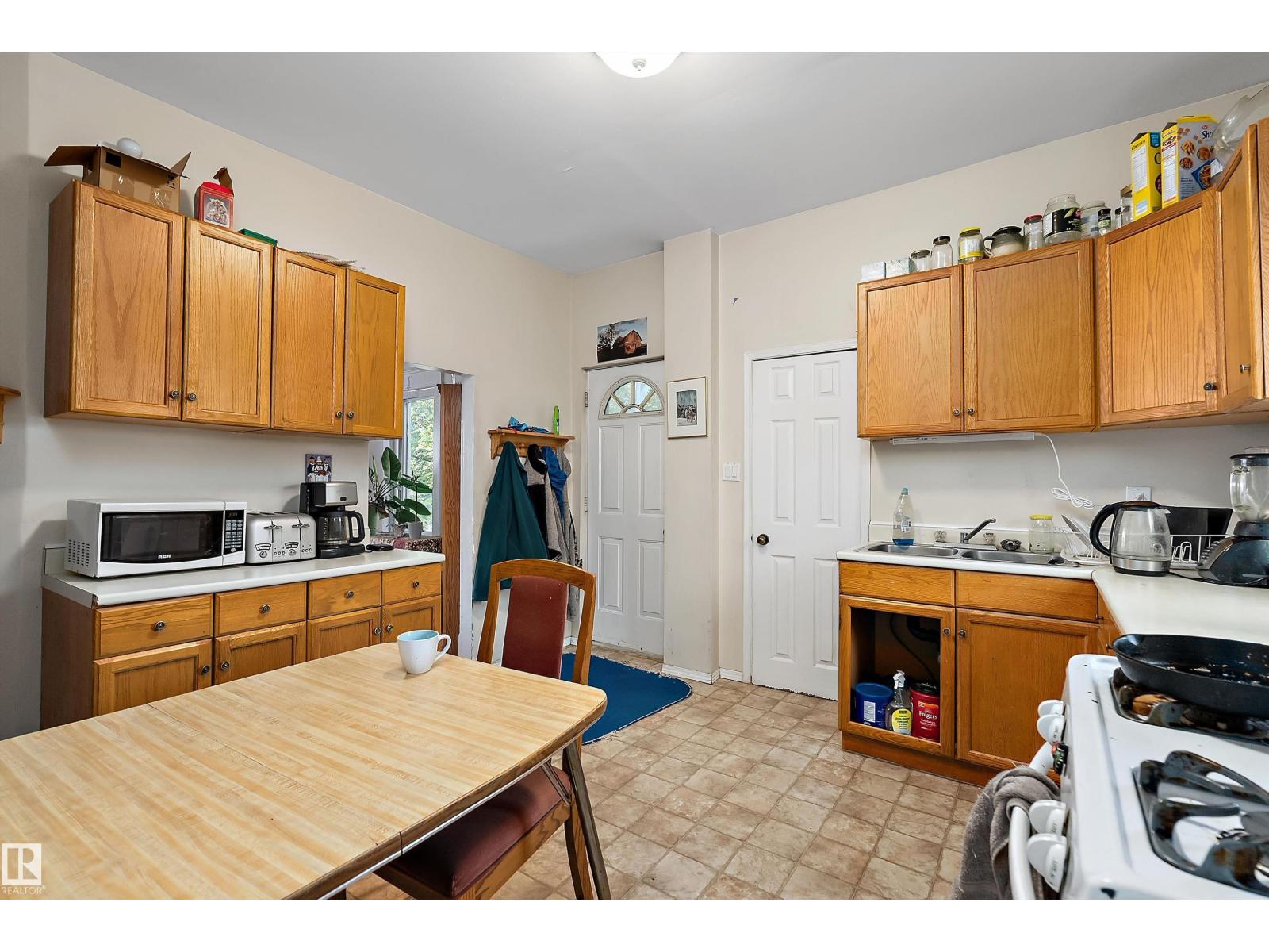 10816 92 ST NW - 8