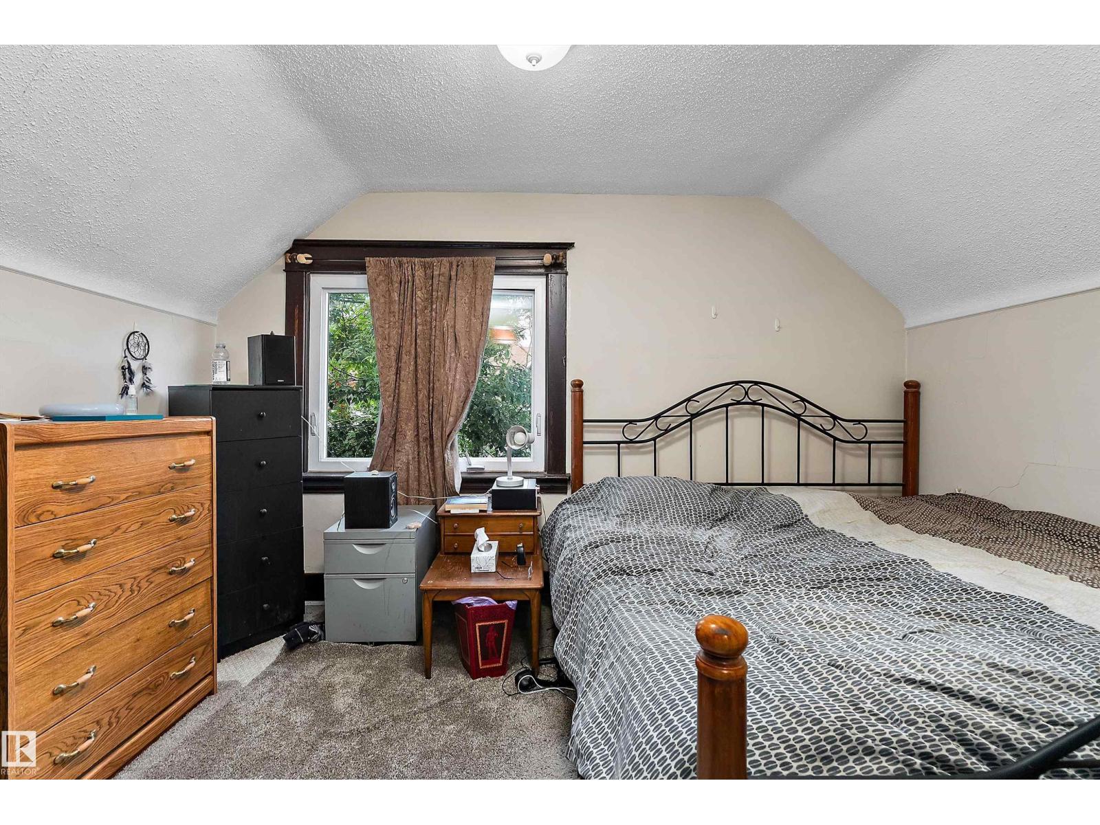 10816 92 ST NW - 12