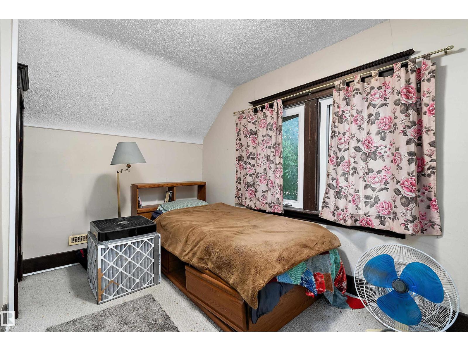 10816 92 ST NW - 11