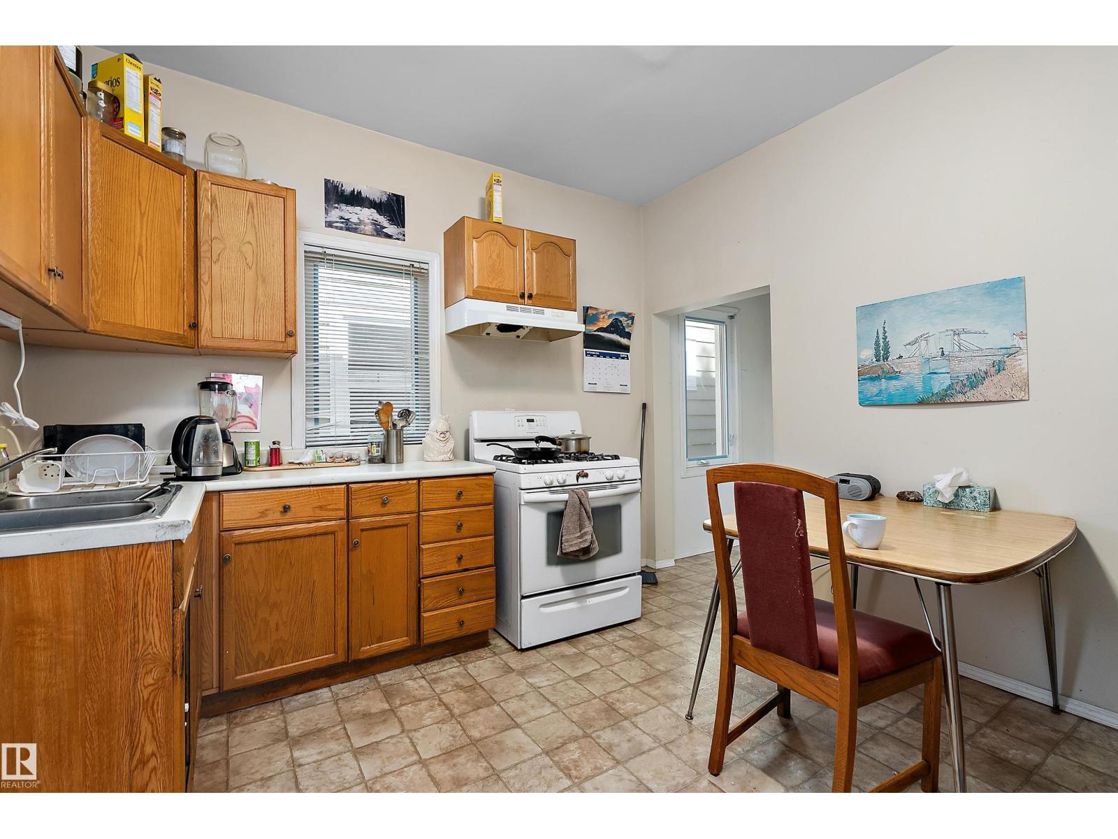 10816 92 ST NW - 7