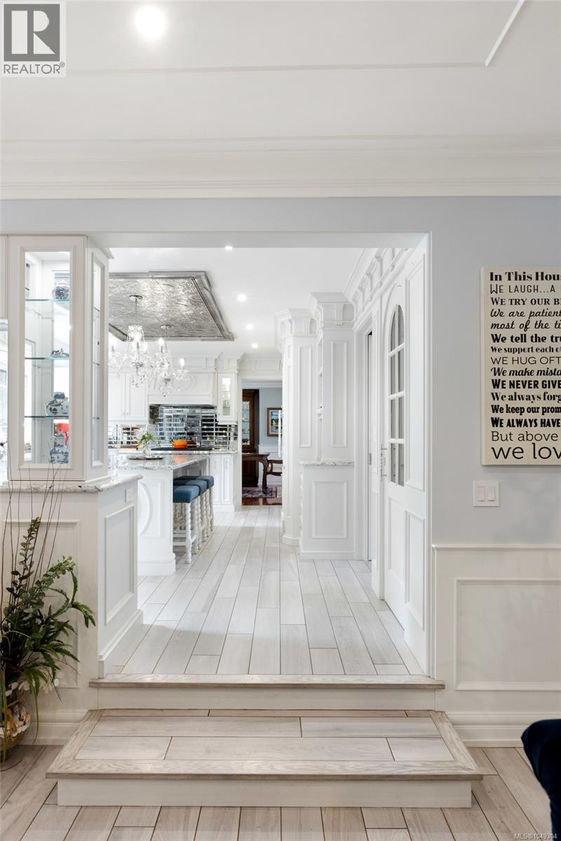 2773 Arbutus Rd - Image 19