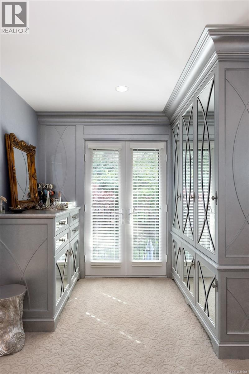 2773 Arbutus Rd - 33