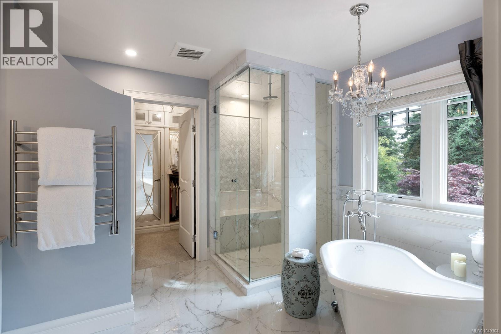 2773 Arbutus Rd - 36
