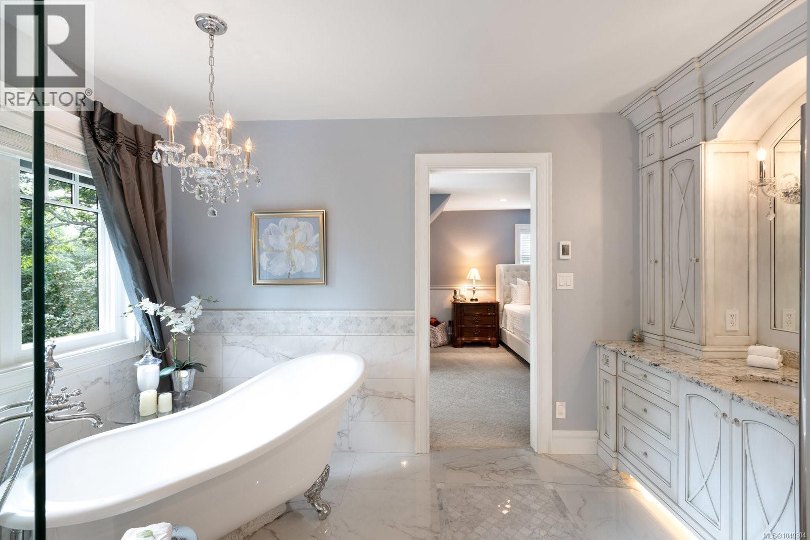 2773 Arbutus Rd - 37