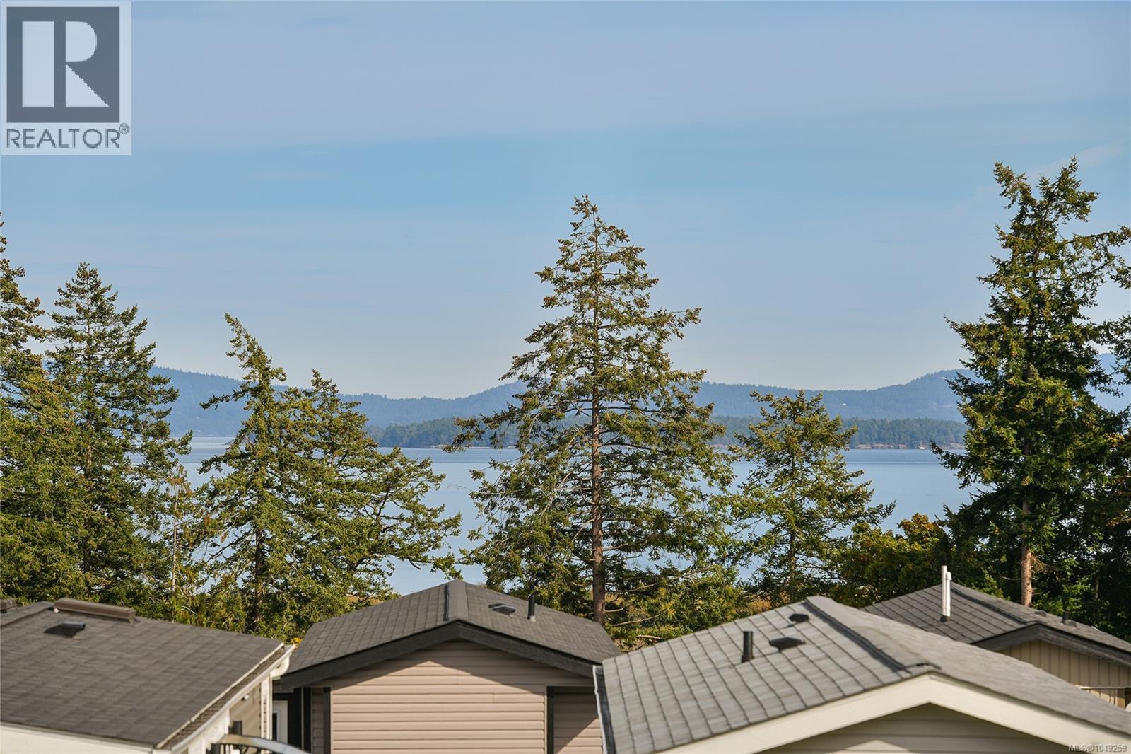 #520, 747 Old Place Road, Central Saanich