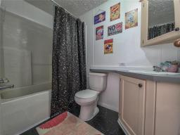 642 Brentwood Village, Brandon, MB R7B4C3 Photo 13