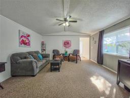 642 Brentwood Village, Brandon, MB R7B4C3 Photo 6