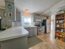 642 Brentwood Village, Brandon, MB R7B4C3 Photo 7
