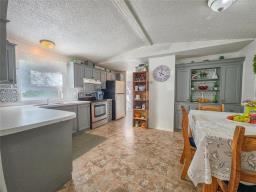 642 Brentwood Village, Brandon, MB R7B4C3 Photo 8