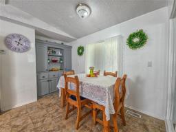642 Brentwood Village, Brandon, MB R7B4C3 Photo 9