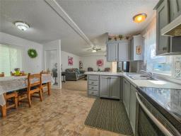 642 Brentwood Village, Brandon, MB R7B4C3 Photo 10