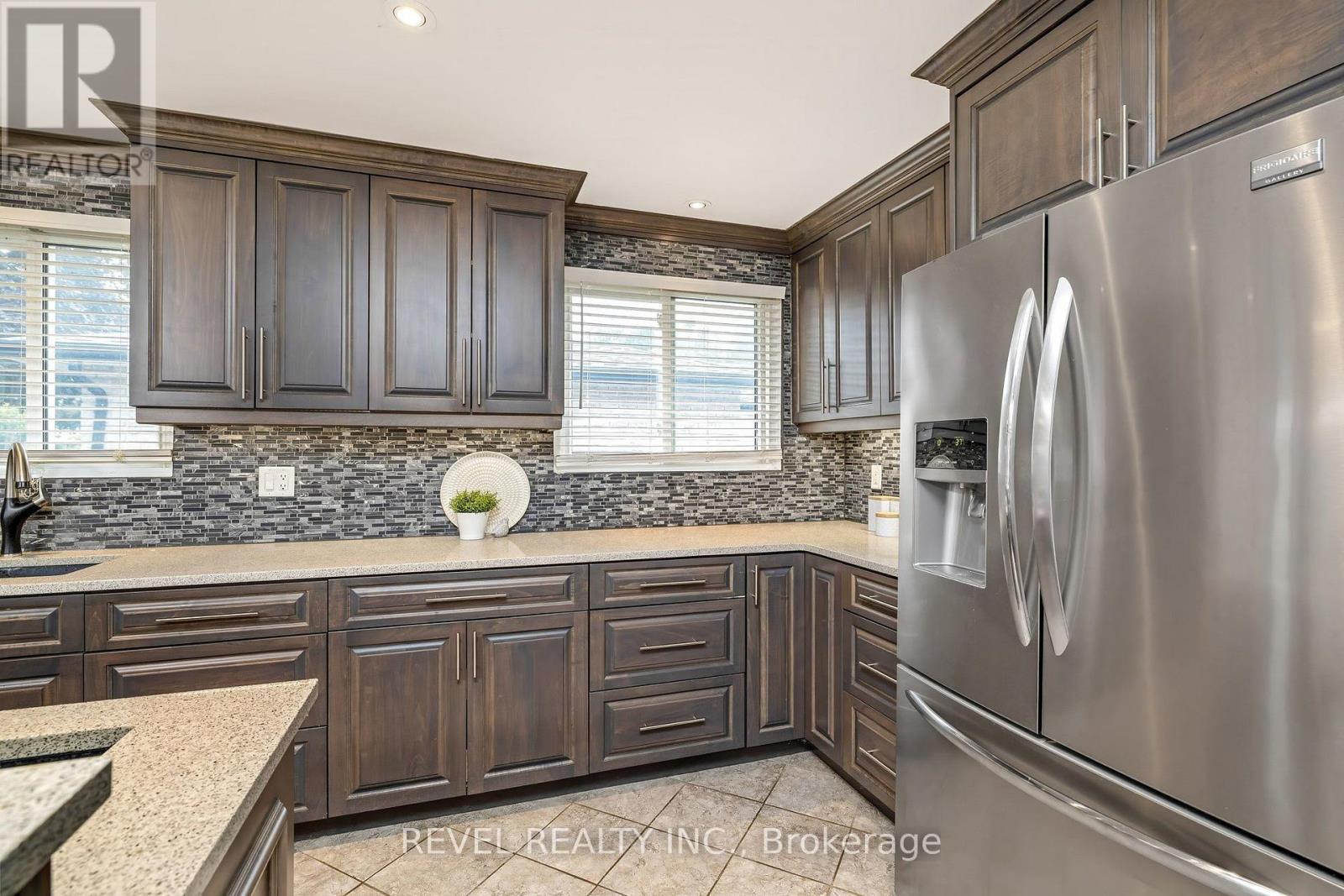 194 HAHN AVENUE - 10