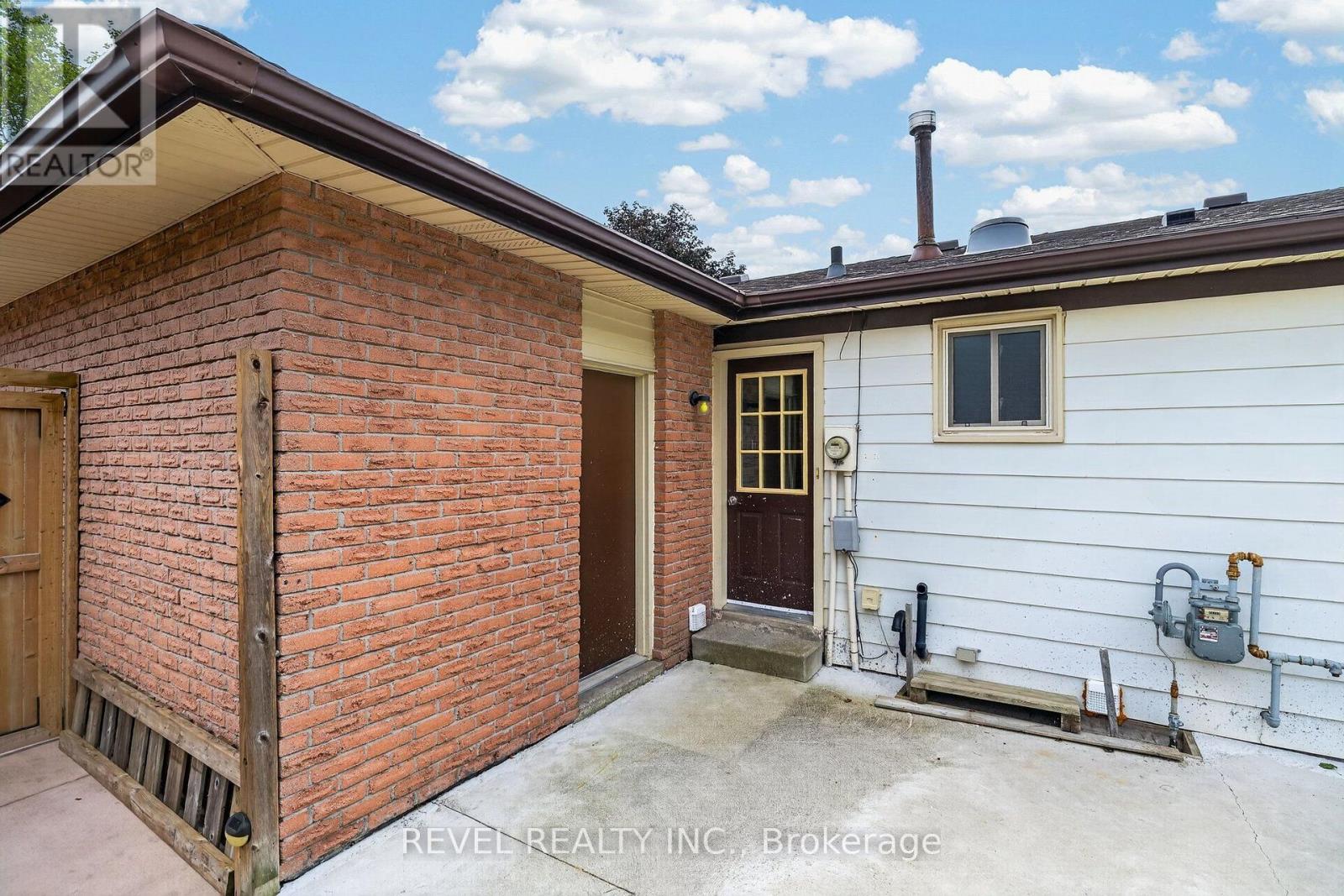 194 HAHN AVENUE - 32